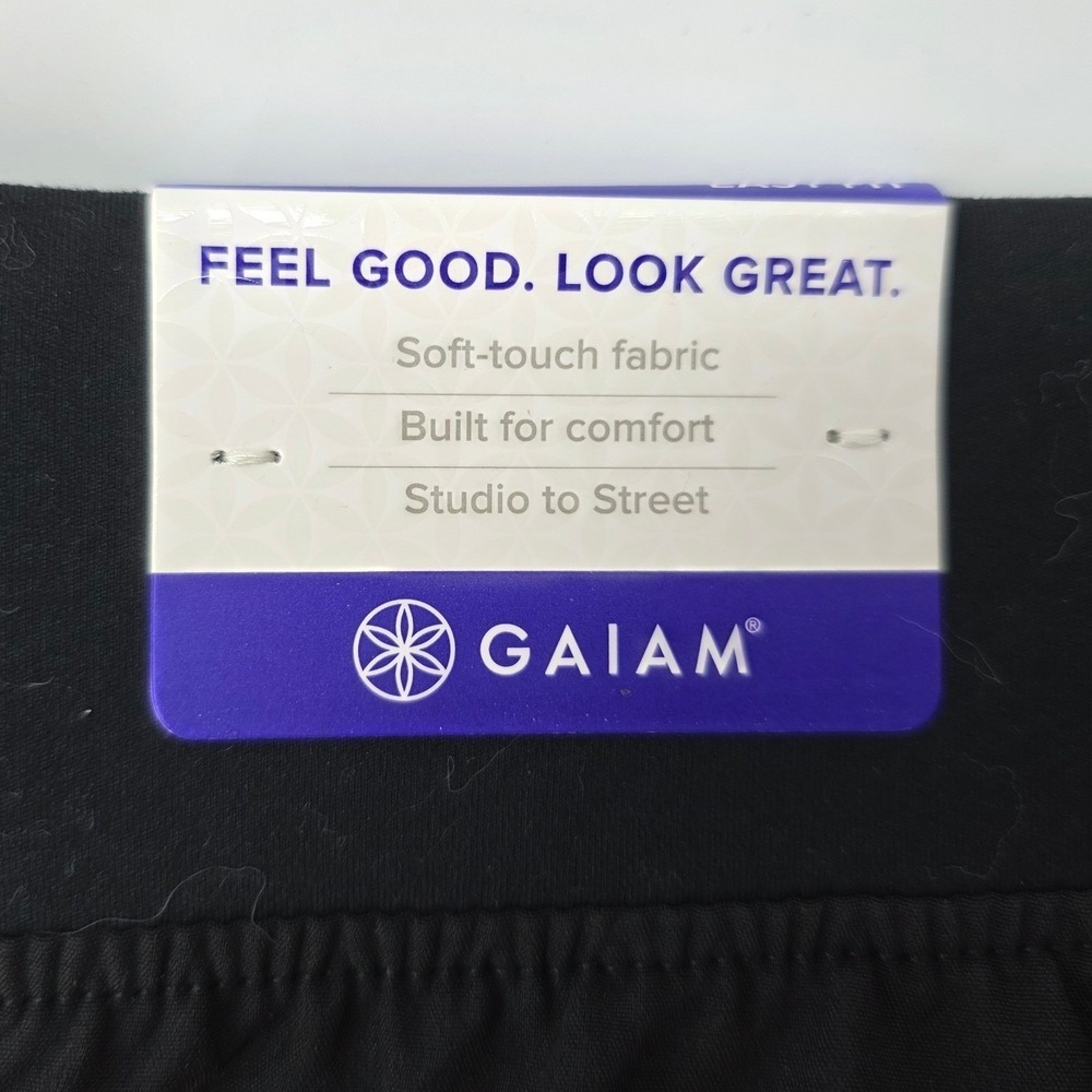 NWT Gaiam Womens Black Shorts Size Large Pull-On 7" Inseam Pockets Lightweight - Picture 4 of 11